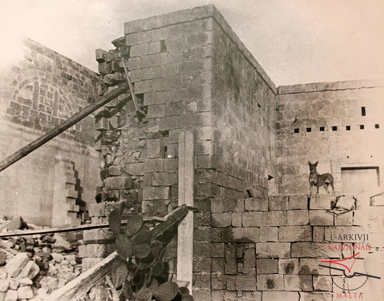 Ruined house at Bernardo DeOpuo Street, Citadel