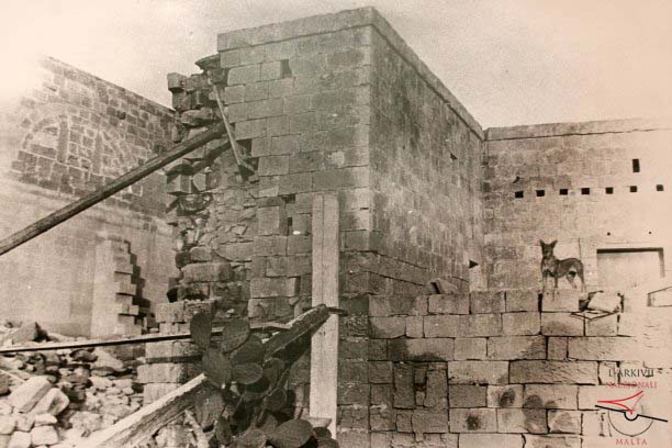 Ruined house at Bernardo DeOpuo Street, Citadel