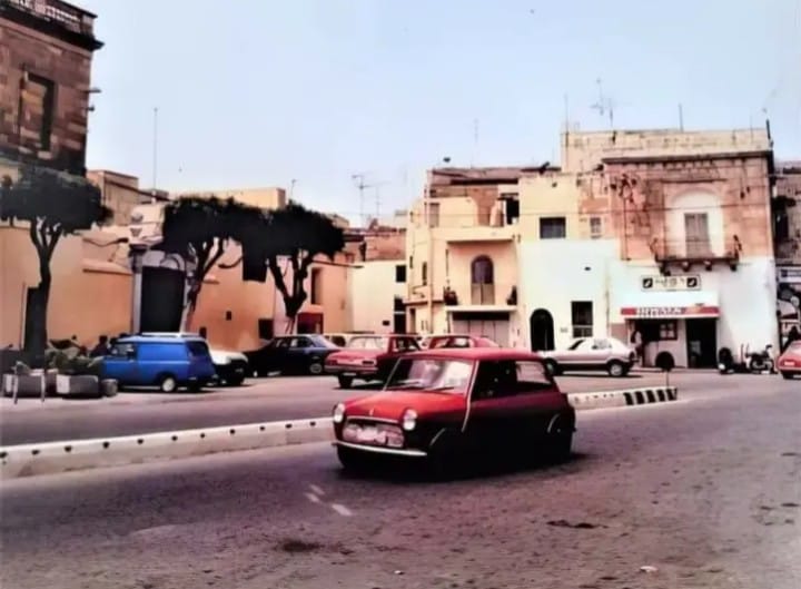 Car in Saint Francis Square