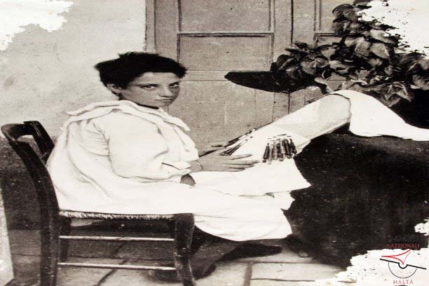 Lace maker at Casa Industriale