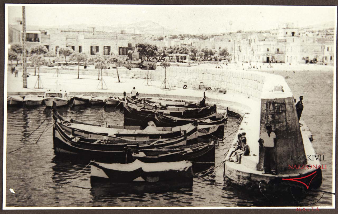 The breakwater of il-Menqa