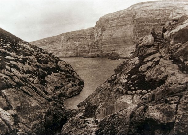 Rugged cliffs of Xlendi