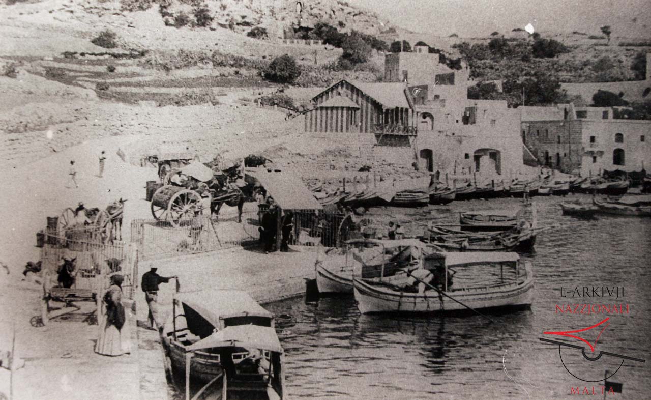 Merchandise loading at Mġarr Harbour