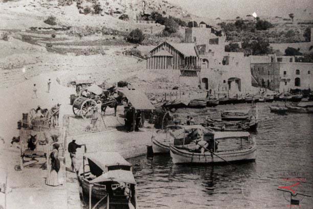 Merchandise loading at Mġarr Harbour