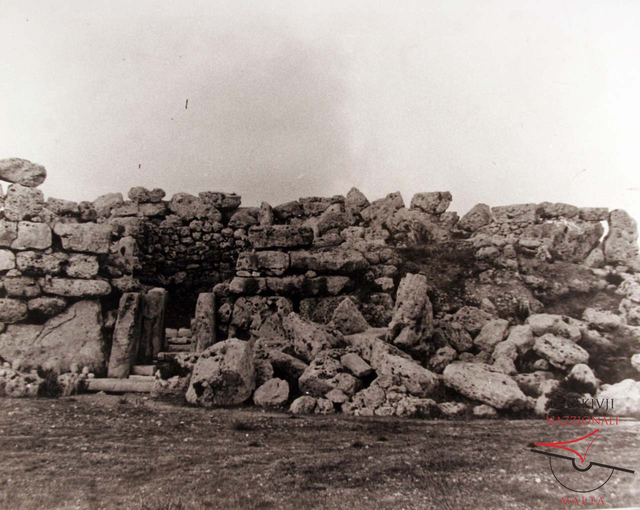 Ġgantija Temples' plaza between south and north temples