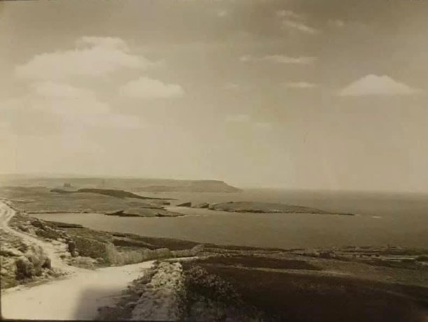 Road leading to Hondoq Bay