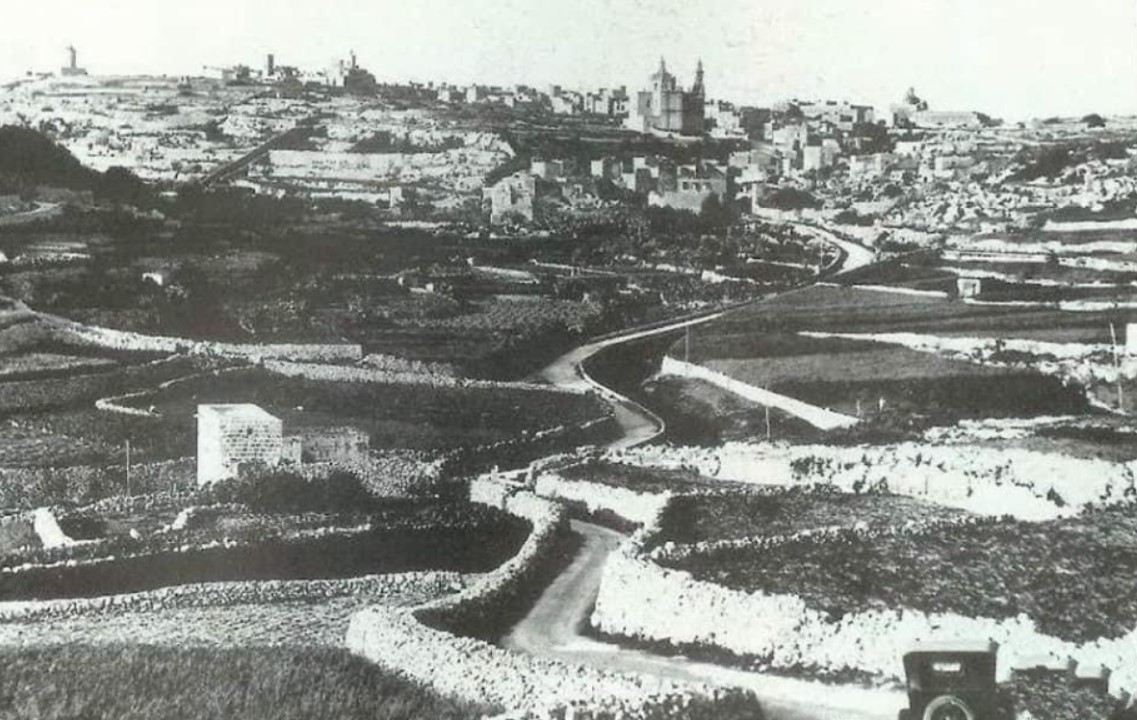 Road from Munxar to Xlendi valley