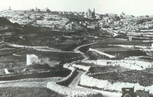 Road from Munxar to Xlendi valley