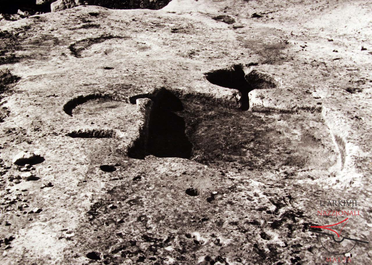 Carved rock features at Wied tal-Kissi