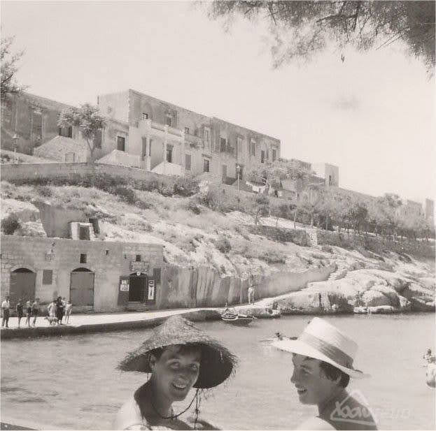 Leisure by the waterfront in Xlendi