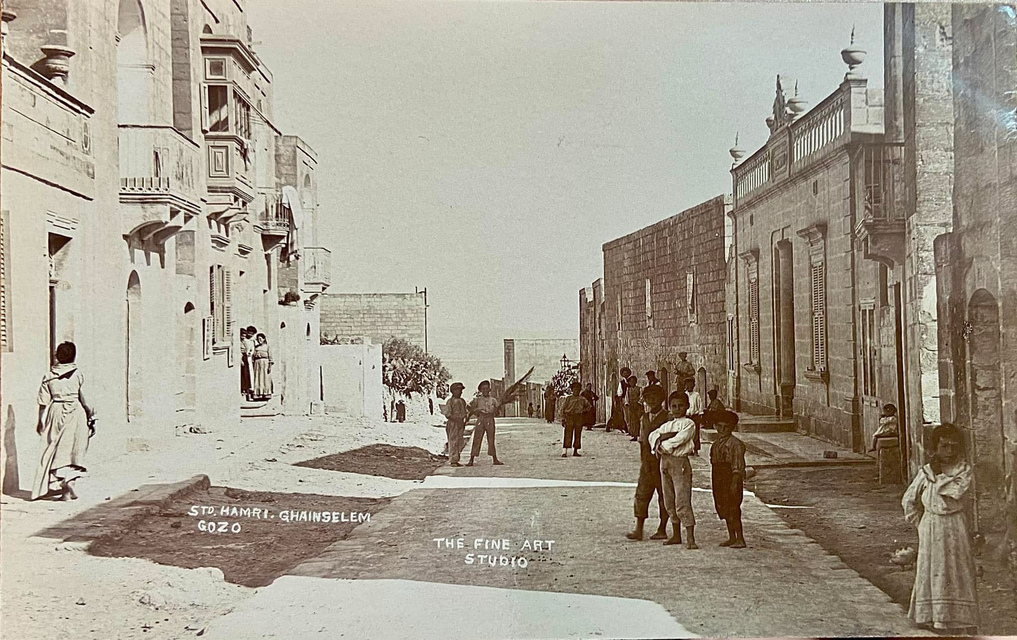 Children playing in Ħamri Street