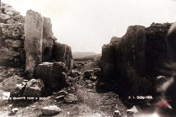 Ggantija's South Temple back apse