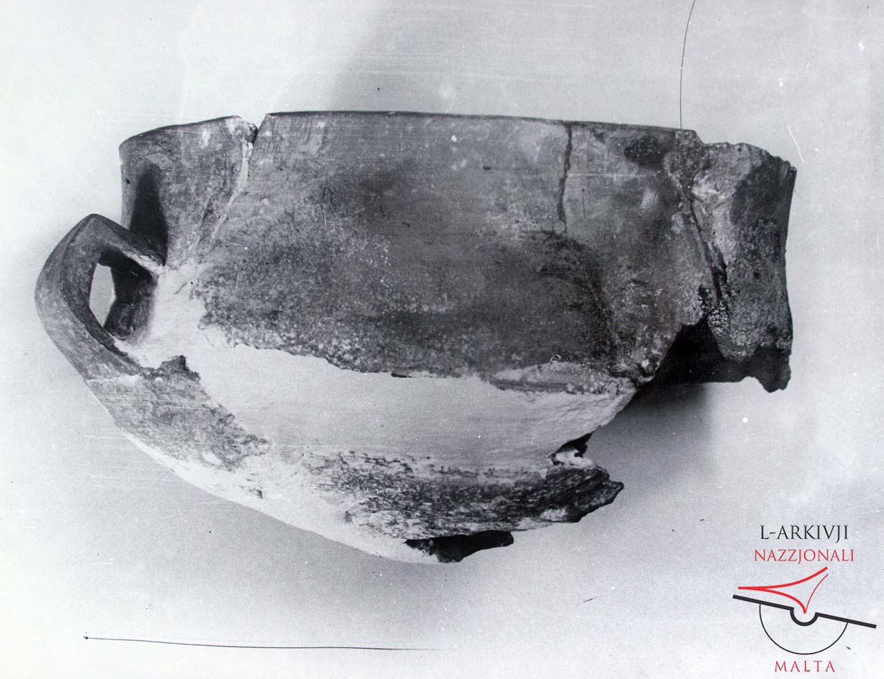 Ġgantija Temples - Pottery receptacle