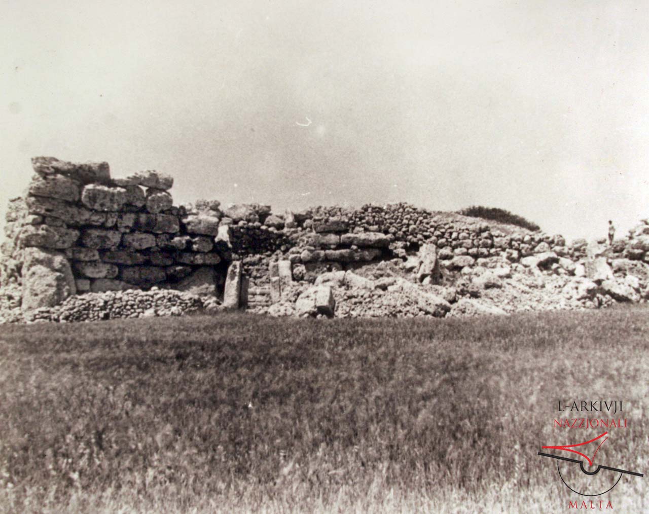Ġgantija's South Temple corner and entrance
