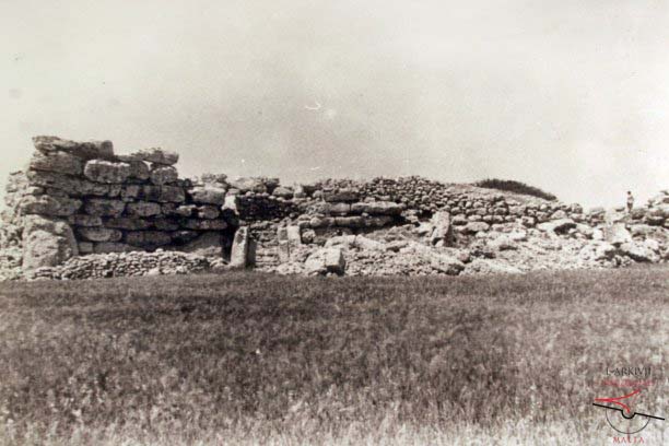 Ġgantija's South Temple corner and entrance