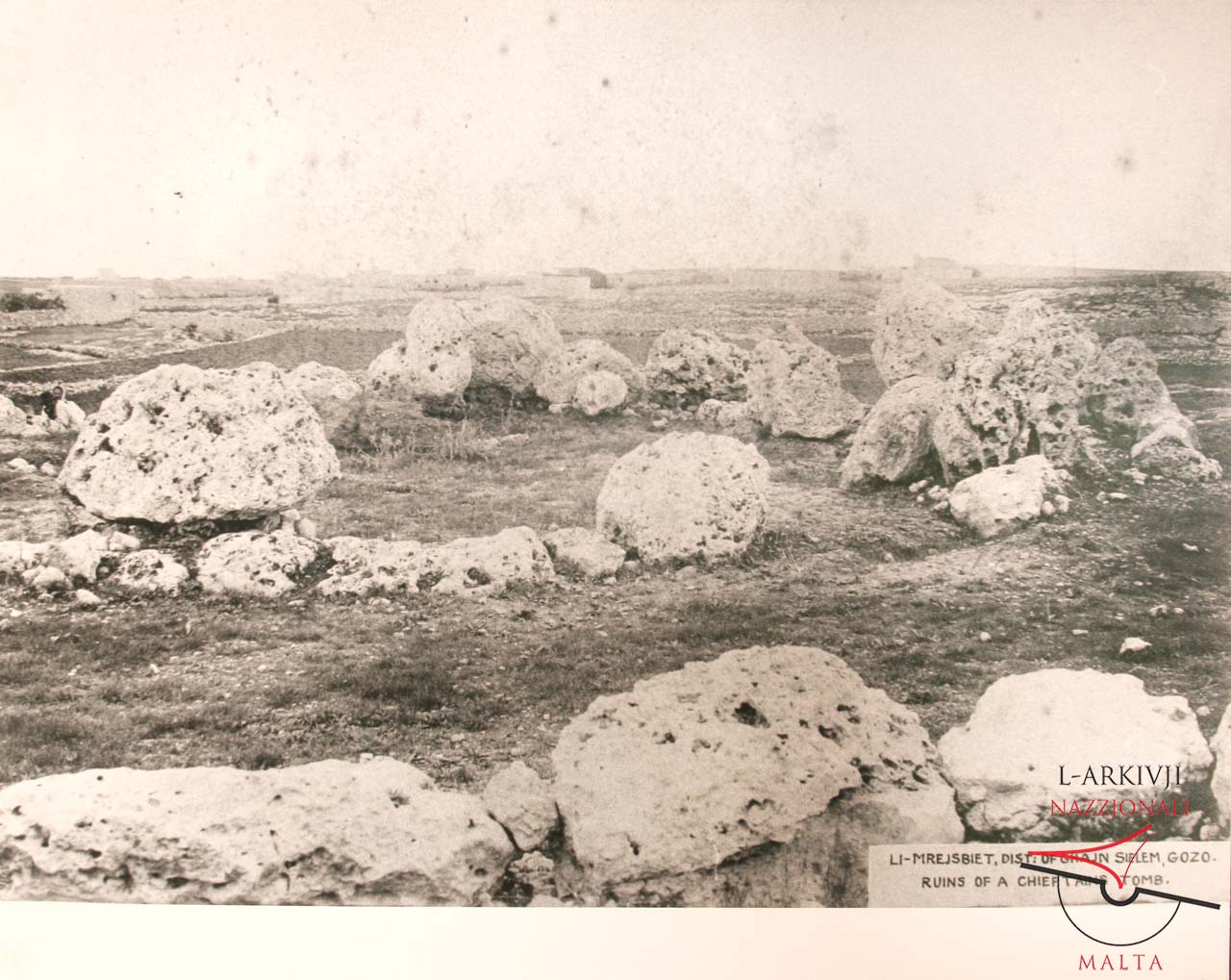 The ruins of a Chieftains tomb in L-Imrejzbiet