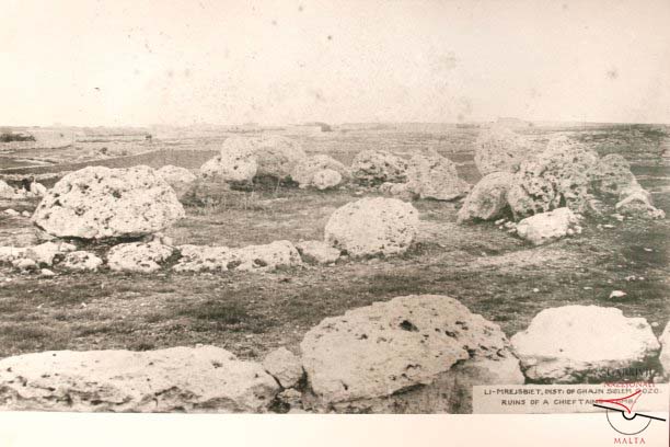 The ruins of a Chieftains tomb in L-Imrejzbiet