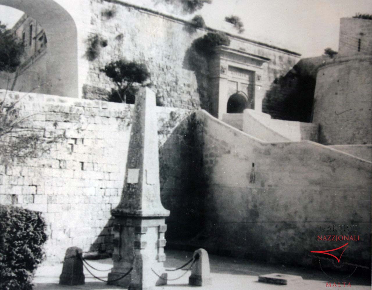 Obelisk commemorating the inauguration of the Għar Ilma