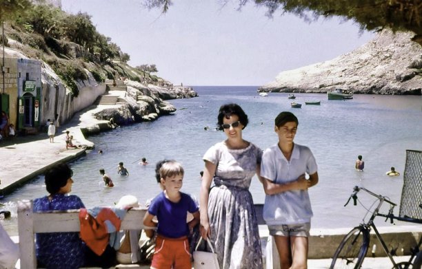 Family day at Xlendi bay