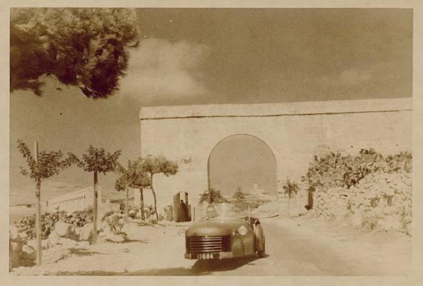 Three-Wheeler on the way to Victoria