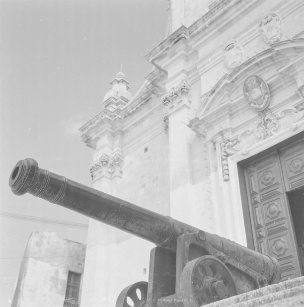 Cannon at the Cathedral entrance