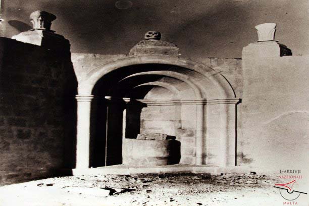 Gourgion Tower' fountain