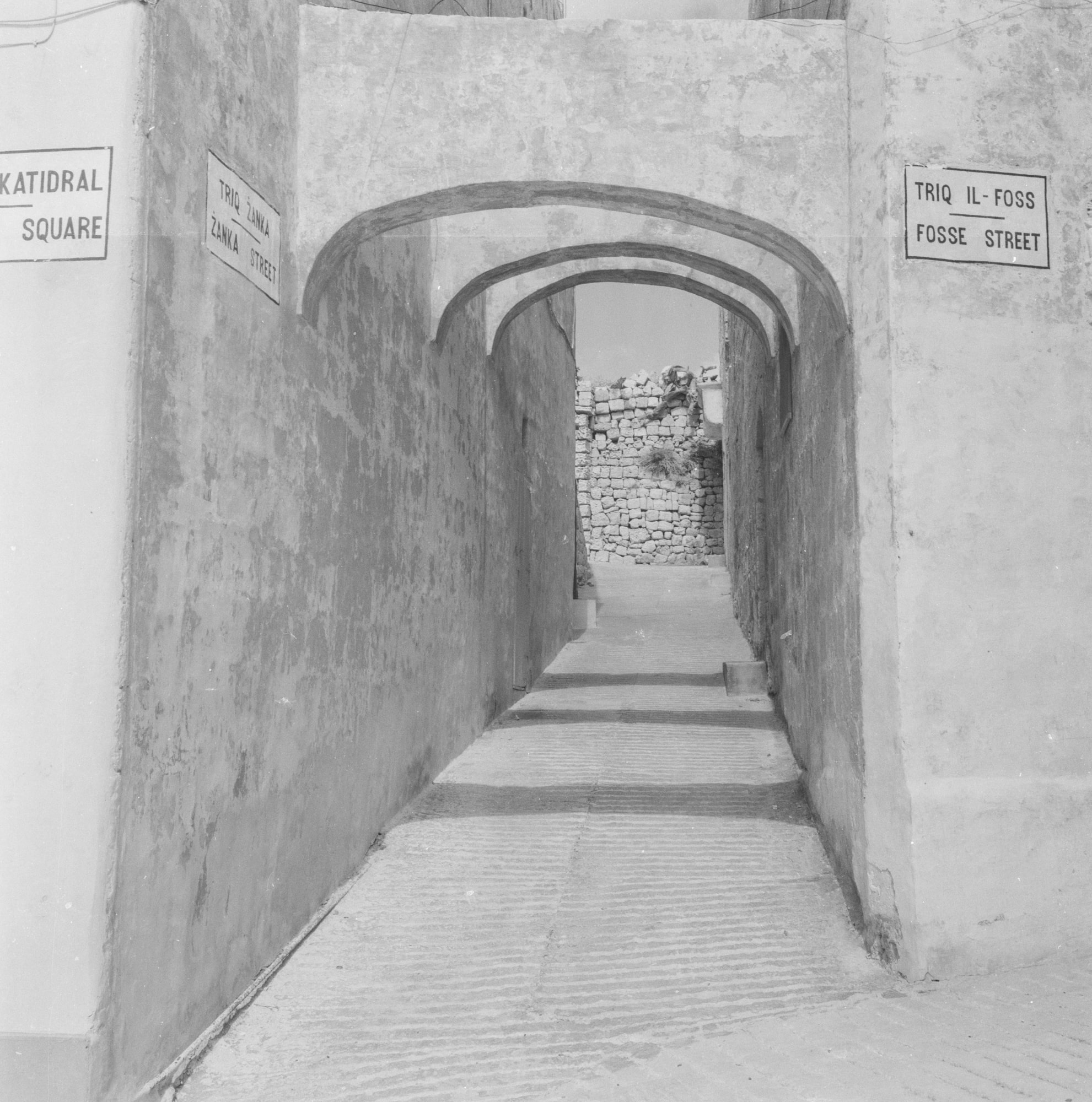 Narrow archway on Fosse Street