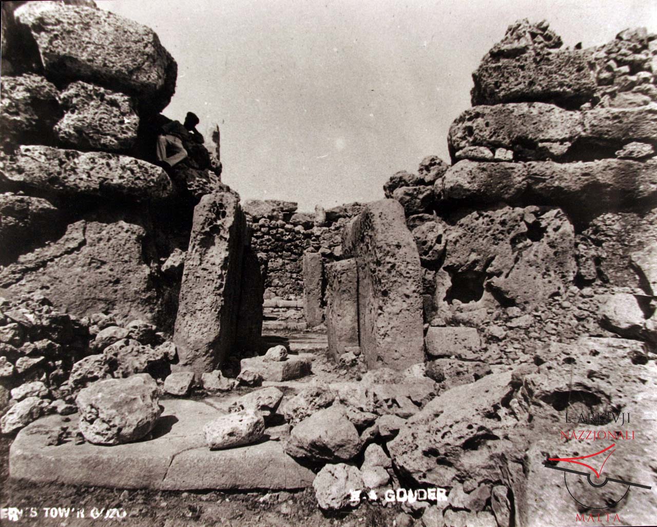 Entrance to Ġgantija South Temple