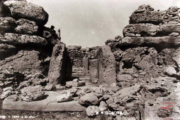 Entrance to Ġgantija South Temple