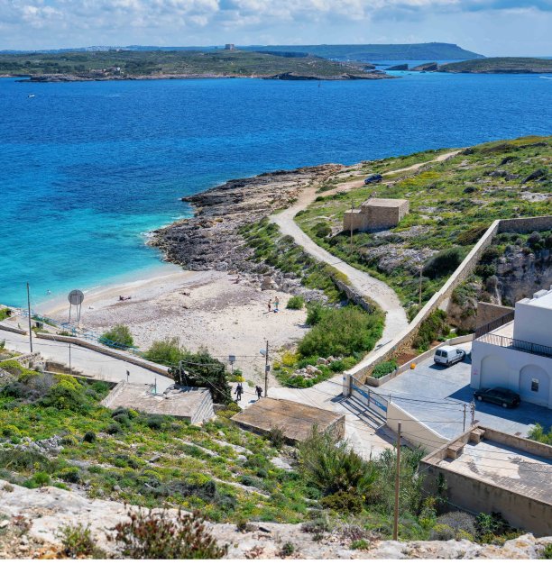 Quiet shores of Ħondoq bay