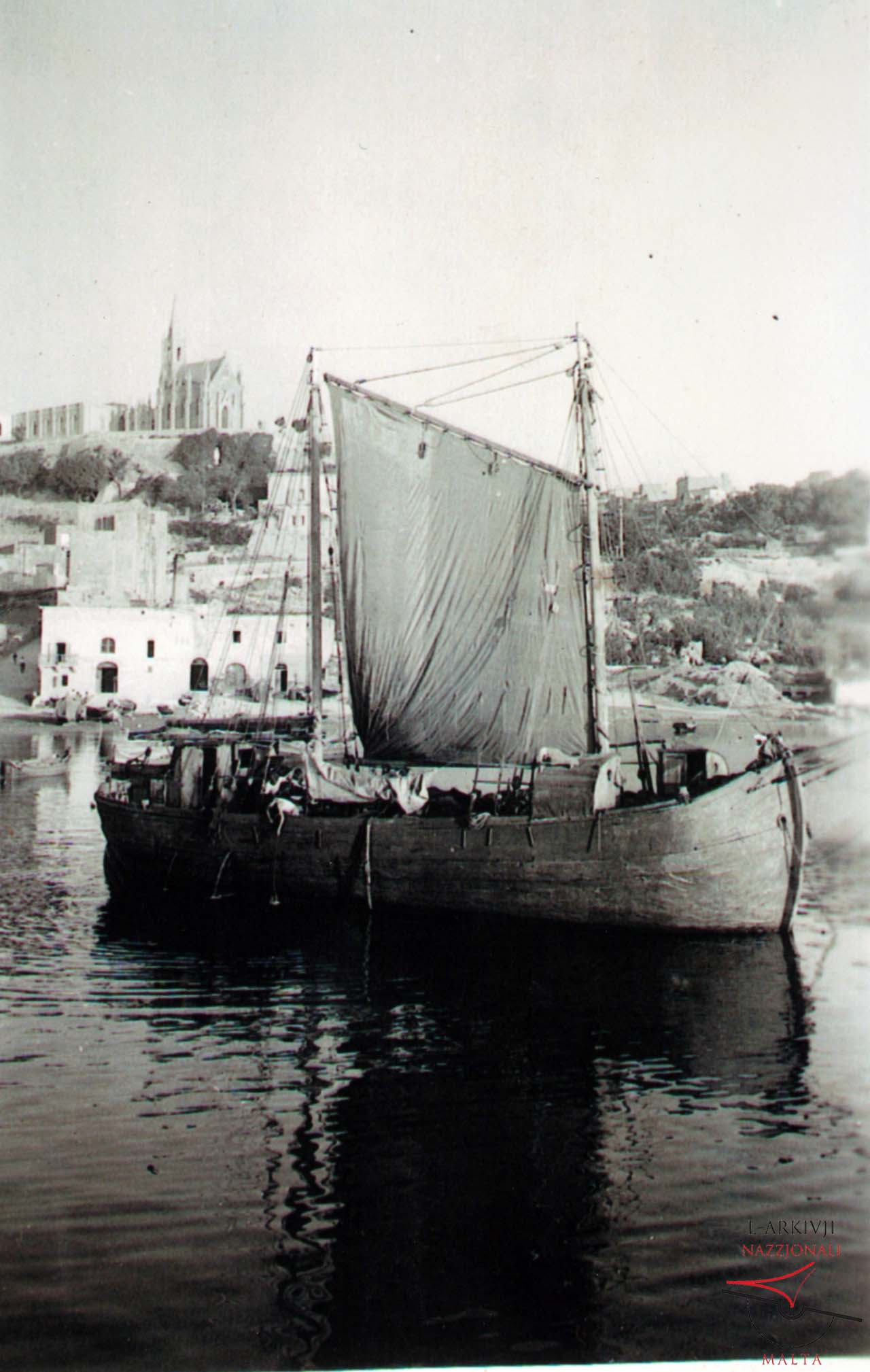 Dghajsa tal-Latini in full sail