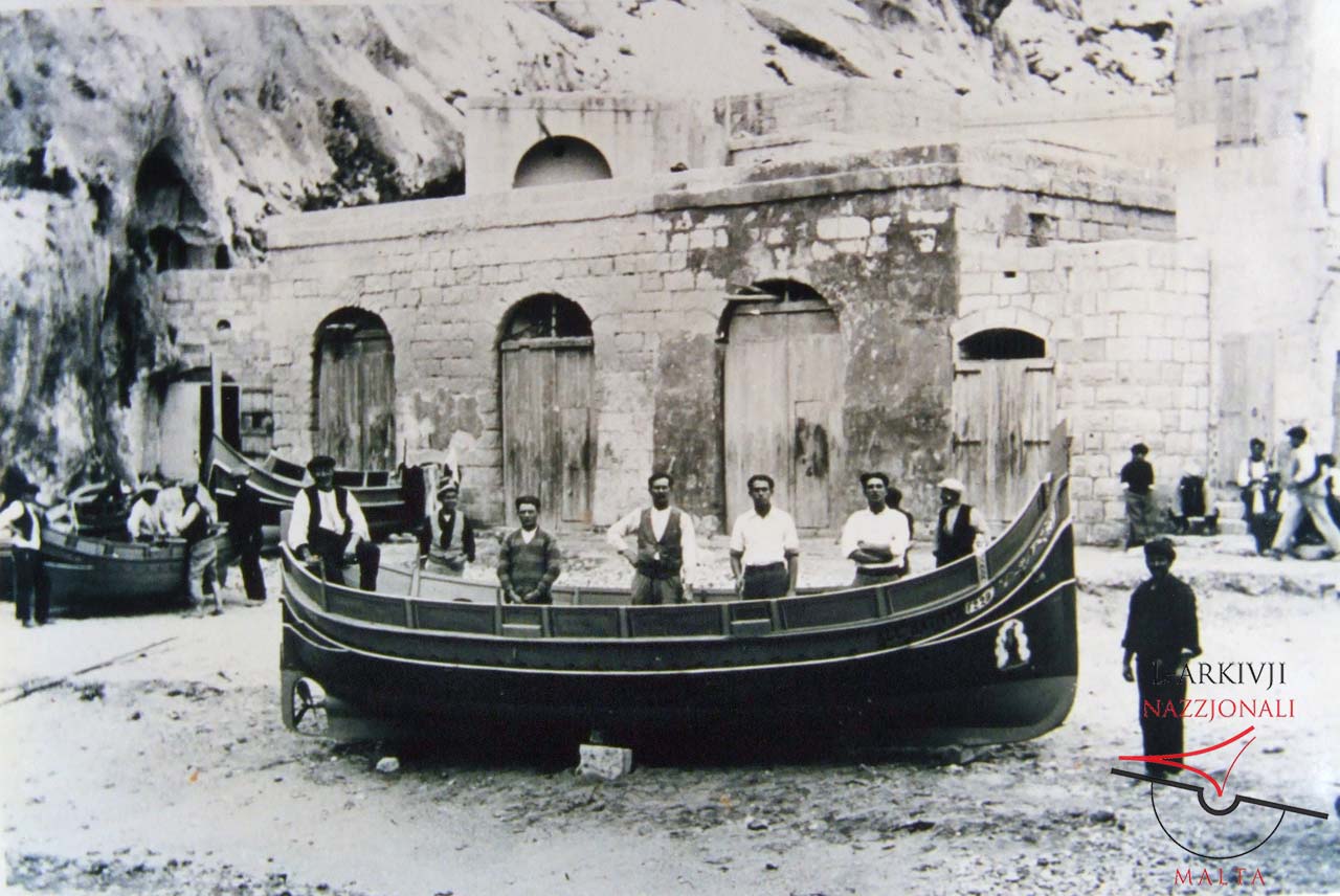 Luzzu and local fishermen in Xlendi
