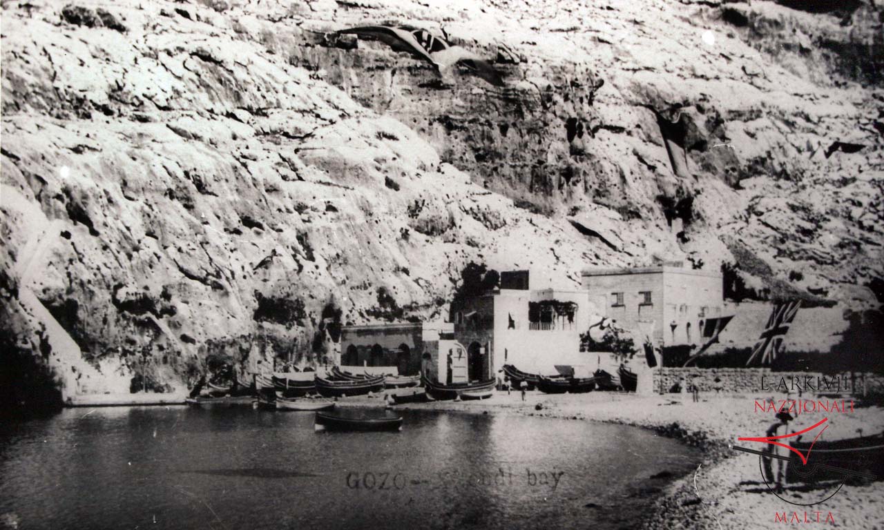 Xlendi's pebbly beach