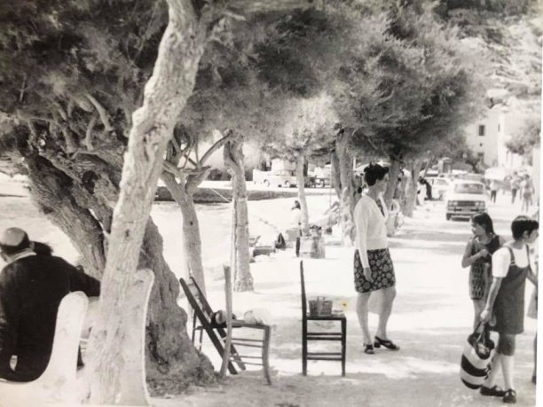 Relaxed stroll along Xlendi promenade