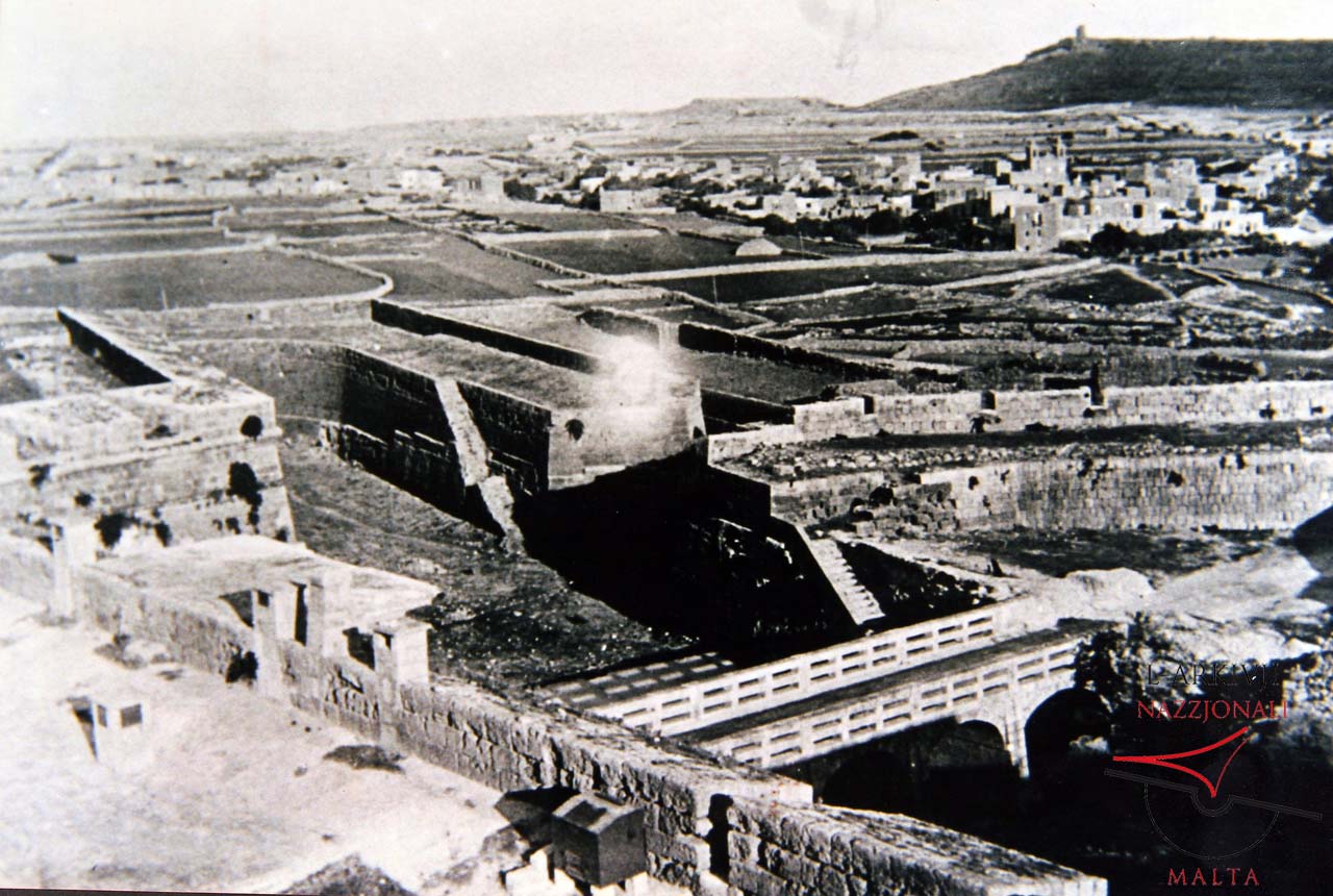 Entrance to Fort Chambray with Għajnsielem