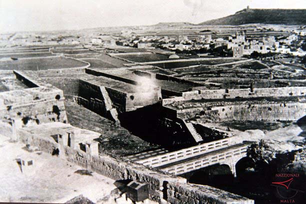 Entrance to Fort Chambray with Għajnsielem