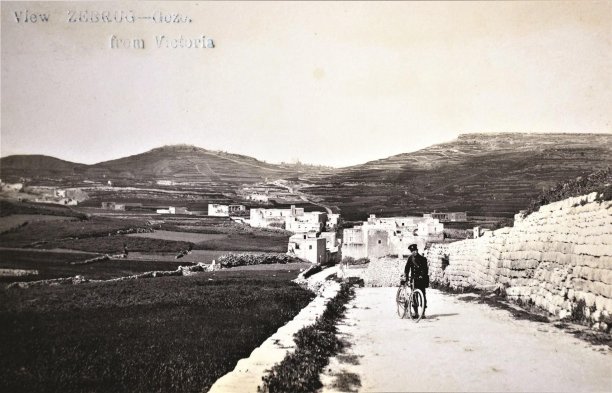 Postman on l-Imgħallem Street