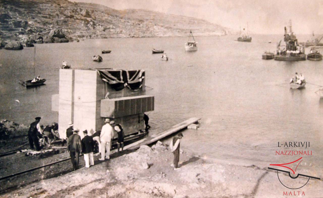Launching of the first caisson of the breakwater extension