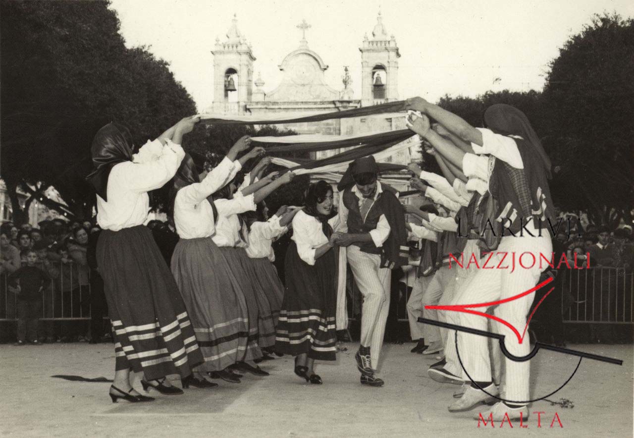 Traditional dance at It-Tokk