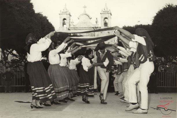 Traditional dance at It-Tokk