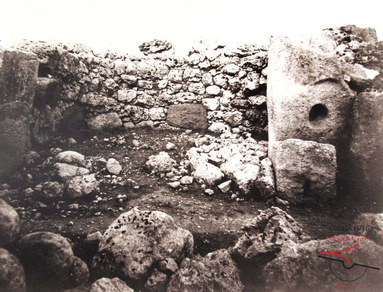 Ġgantija's South Temple interior